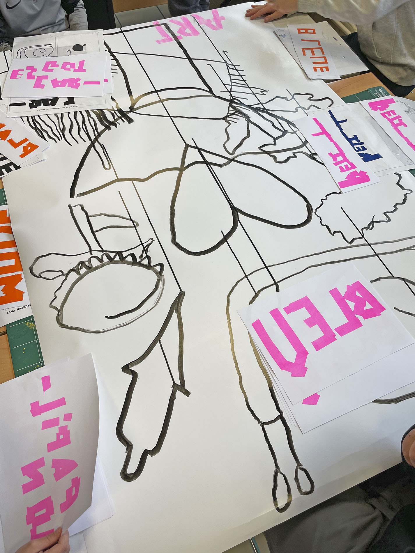 Atelier pédagogique de création d’affiches grand format avec le Collège Olympe de Gouges à Chatte.